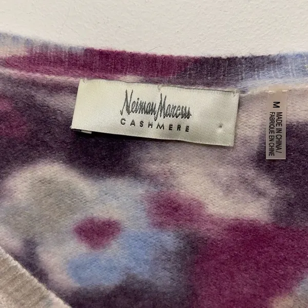 NEIMAN‎ MARCUS CASHMERE VNECK SWEATER Watercolor Purple SIZE MEDIUM Fits like an - Image 4