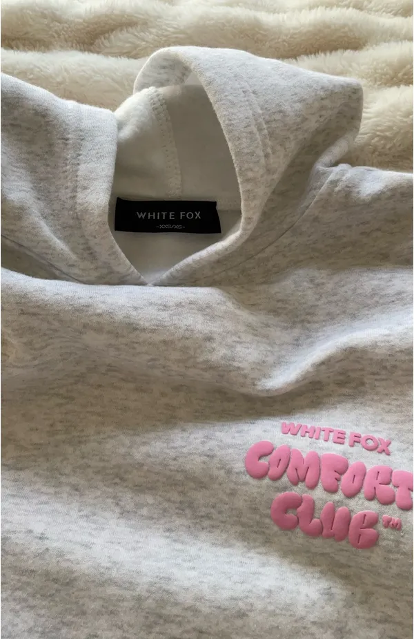 White fox pink comfort club hoodie - Image 4