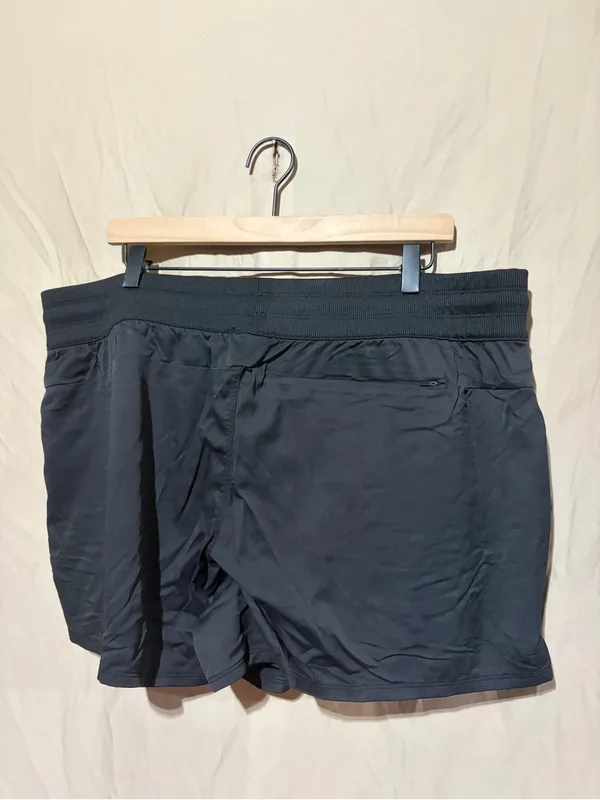 North face shorts - Image 3