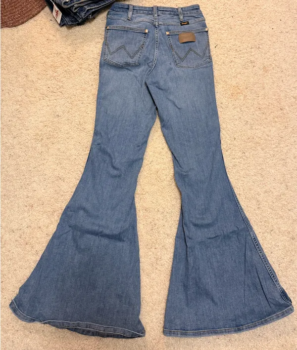 Wrangler jeans Lainey Wilson  - Image 2