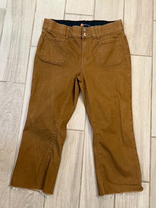 High-Rise Cropped Jeans in Chestnut Brown - Image 3
