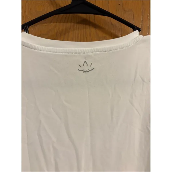 Beyond the Bump Women's White Featherweight One & Only Maternity Tee XS - Image 8