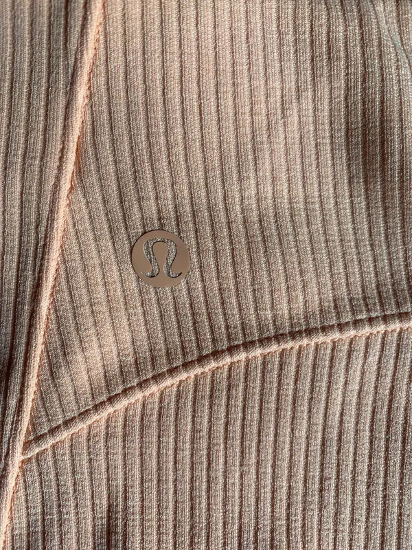 Lululemon NWTs Ribbed Softstreme HR shorts size 4 - Image 4