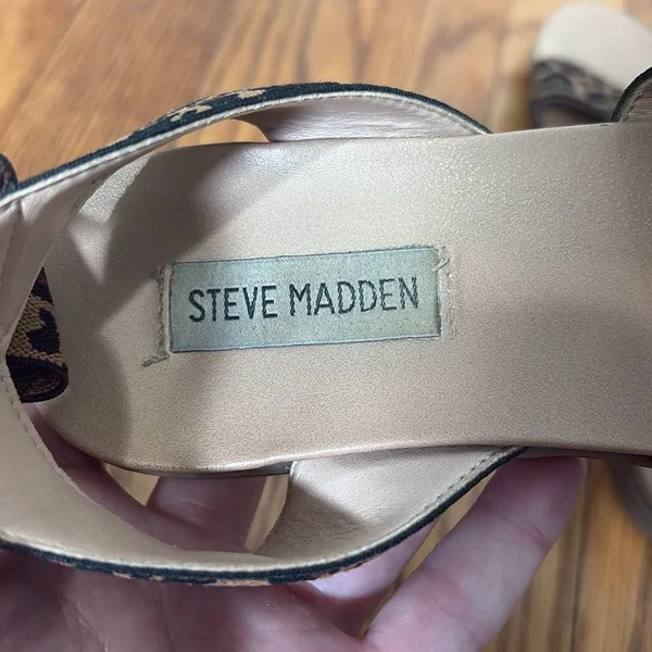 Steve Madden Effie Leopard Print Elastic Triple Strap Flat Sandals Brown 7.5M‎ - Image 4