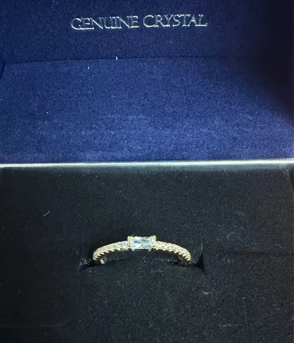 Boutique 18K Gold-Plated Sterling Silver Moissanite Diamond Ring - Image 4
