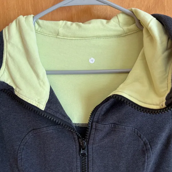Lululemon Athletica Women Charcoal Grey Lime Green‎ Hoodie Jacket Size 4 - Image 2