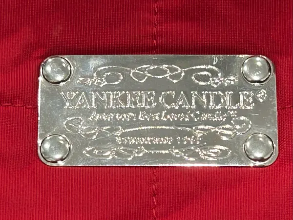 Yankee Candle Quilted Nylon Tote Red - Image 7