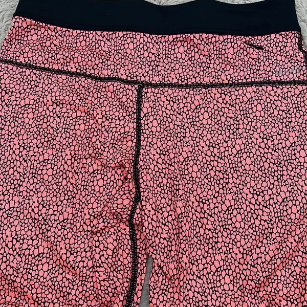 Nike crackle print medium Capri length leggings - Image 5
