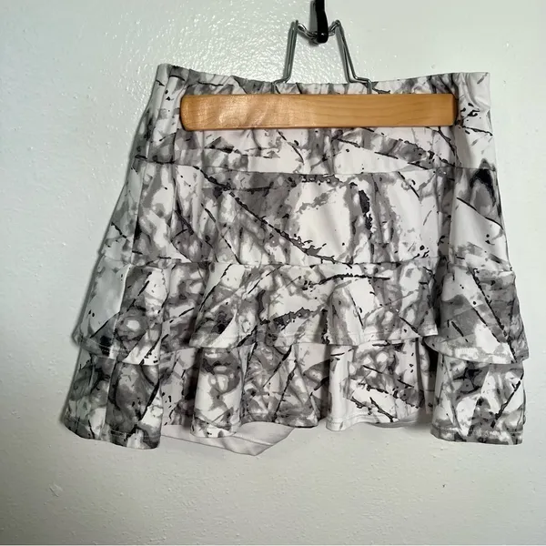 Tail Women's Size XS Athletic Tennis Skort White Black Gray Geometric Splatter - Image 5