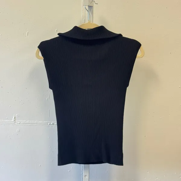 Gallery Couture Women's‎ Black Ribbed Quarter Zip Sleeveless Knit Top Size Small - Image 2