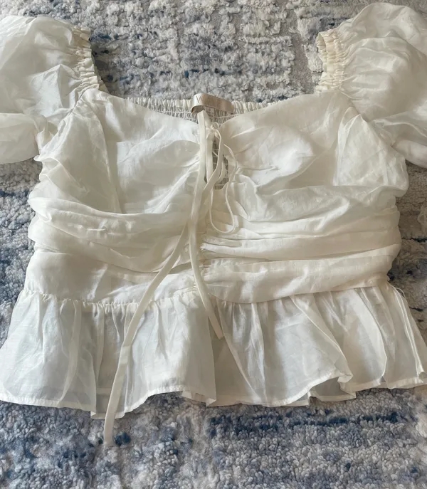 WAYF Women’s Small Off White Ruched Ruffle Short Sleeve Top - Image 7
