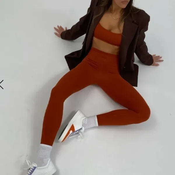 We Wore What V-SHAPE LEGGINGS color- Rust - Image 4