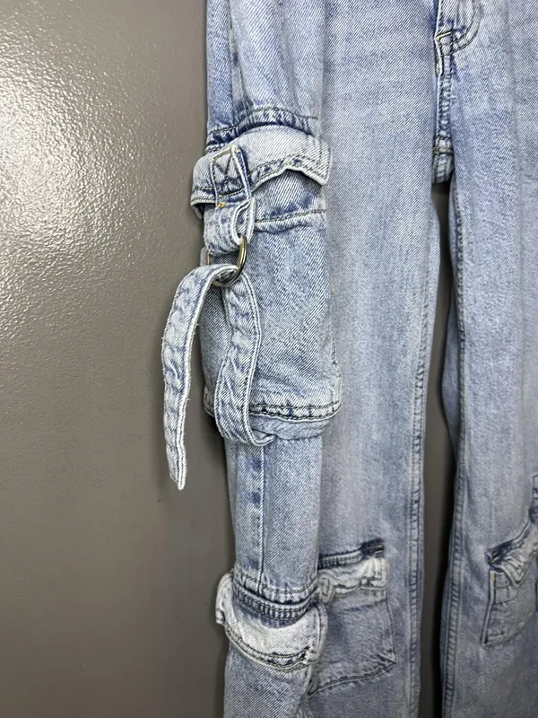 Aeropostale Cargo Jeans Womens XS Light Wash Blue Low Rise Straight Ruffle Denim - Image 4