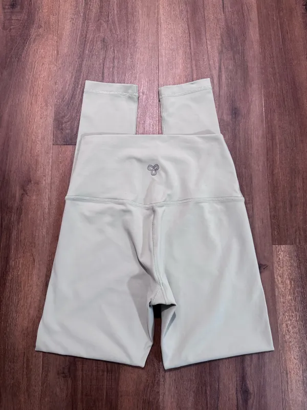 Aritzia TNAction leggings Medium - Image 6