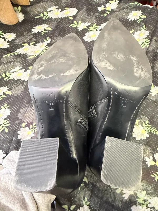 Marc Fisher Women’s Black Pointed Toe Ankle Booties with Side Zip. Size: 8M - Image 6