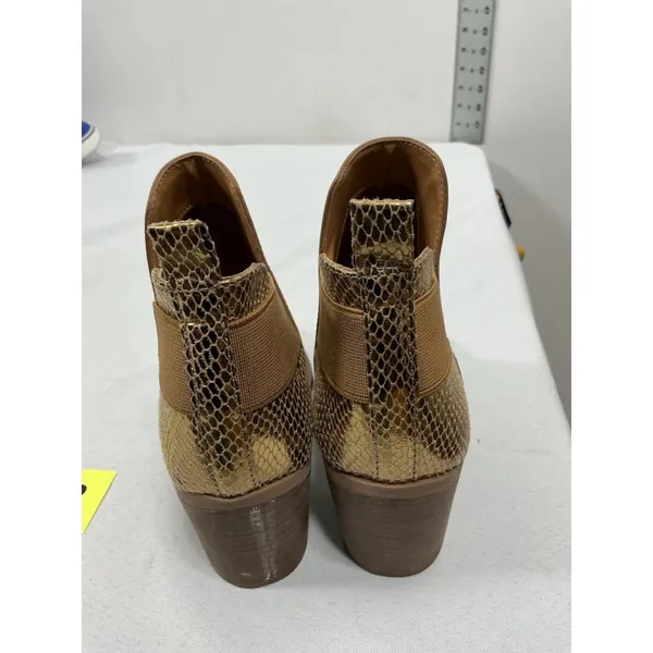 Womans Excellent Slip On Ankle Booties Size 6 Tan Block Heel Pointed Toe - Image 4