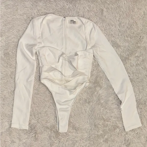 NWOT HOUSE OF CB Danica White Cutout Bodysuit long sleeves sz S - Image 5