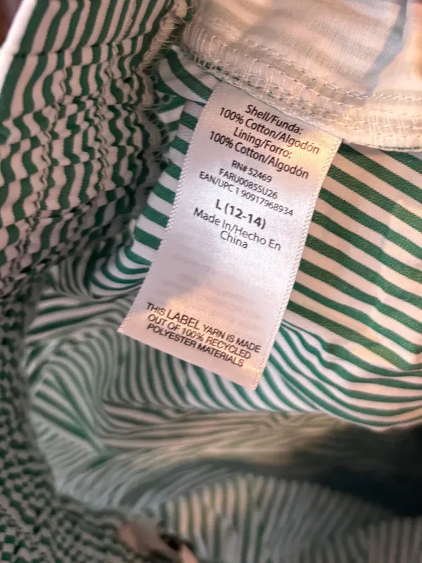 Free assembly white and green stripe crops size large - Image 7