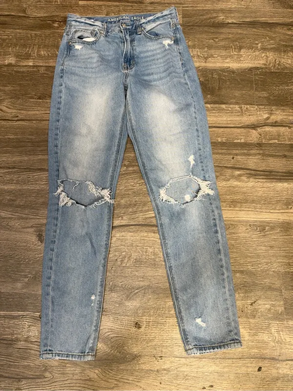 American Eagle Distressed Ripped Jeans Light Wash Size 2 Long - Image 3