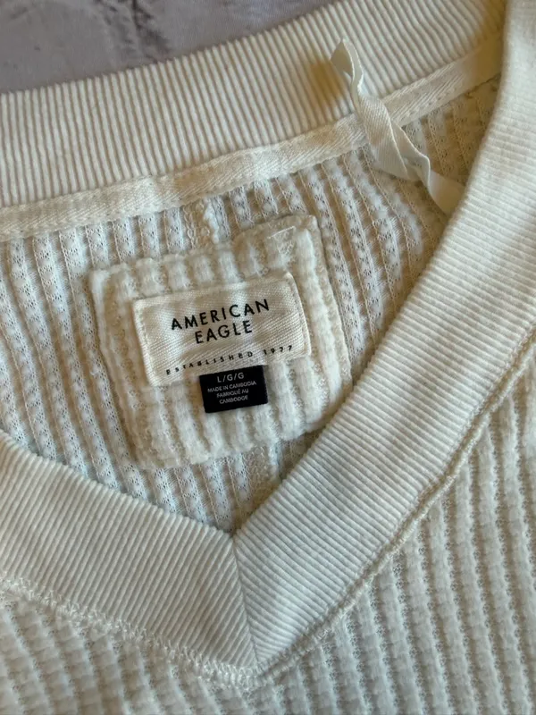American Eagle Top Womens Large Thermal Oversized White V-neck Waffle Knit Shirt - Image 9