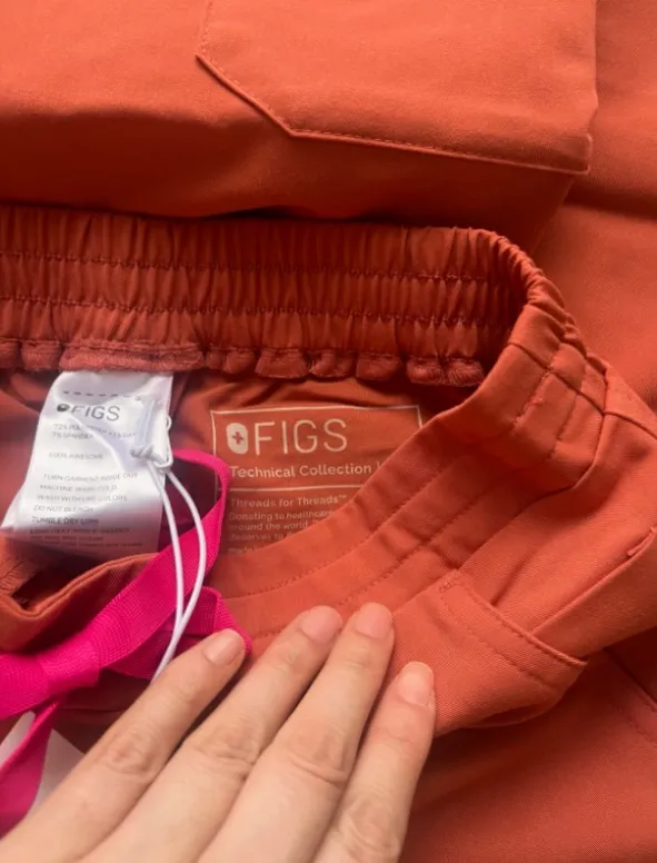FIGS scrub set new with tags size xxs - Image 3