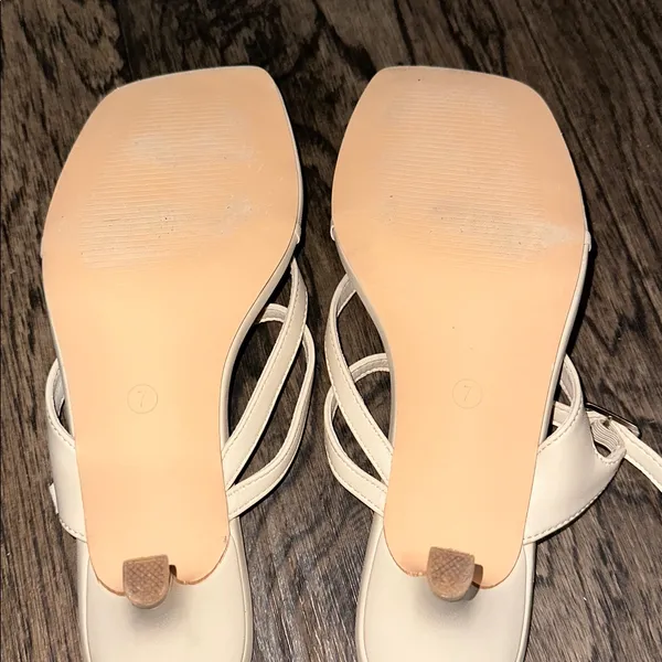 Elegant Cream Sandals Size 7 - Image 3