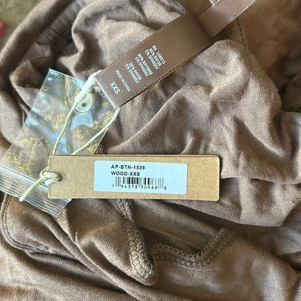 SKIMS SLEEP (A1) BUTTON UP TOP NWT WOOD xxs - Image 4