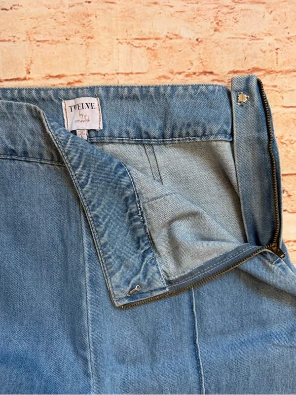 Boutique | Classic High Waist Wide-Leg Women's Jeans in Medium Blue - Image 6