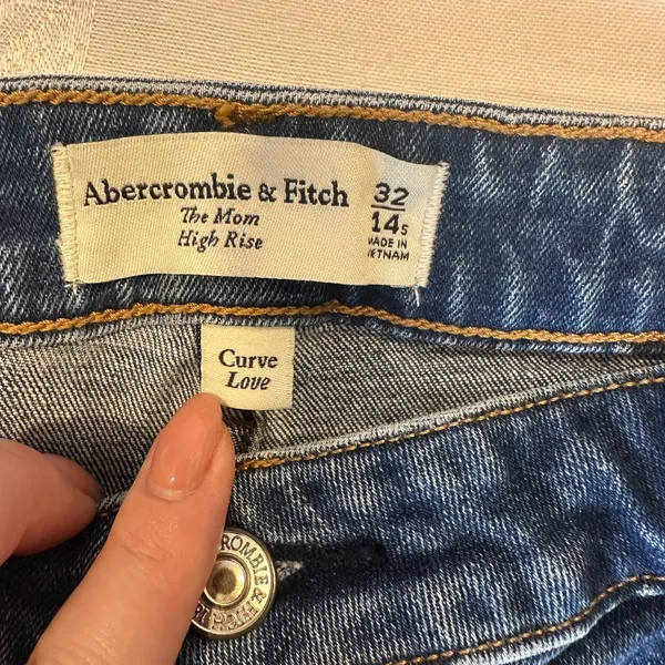 Abercrombie & Fitch Size 32/14 The Mom Hi Rise Curve Love‎ Distressed Denim Jeans - Image 2