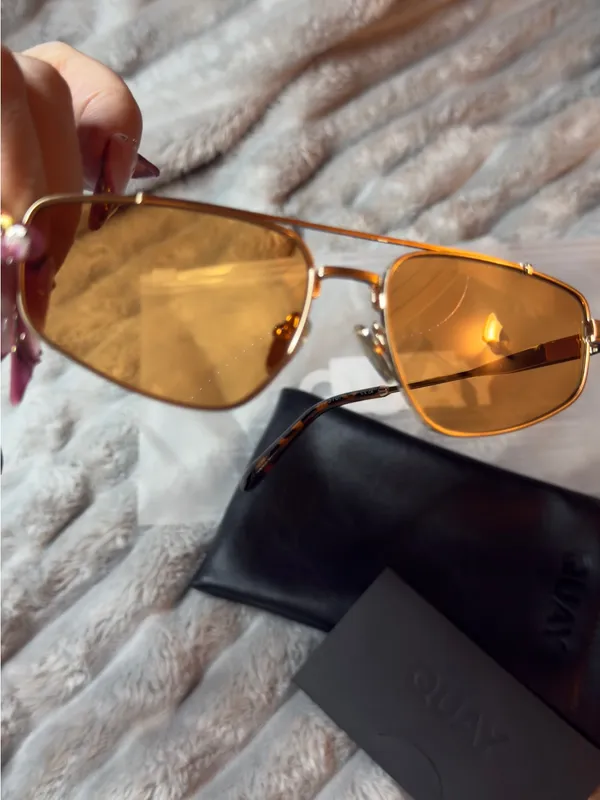 Quay “ Pit Stop” Sunglasses Brushed Gold Frame / Honey Lens - Image 7