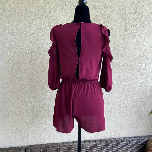 BeBop Womens Romper Size Small Burgundy‎ Wine Shorts Ruffle Keyhole NEW - Image 4