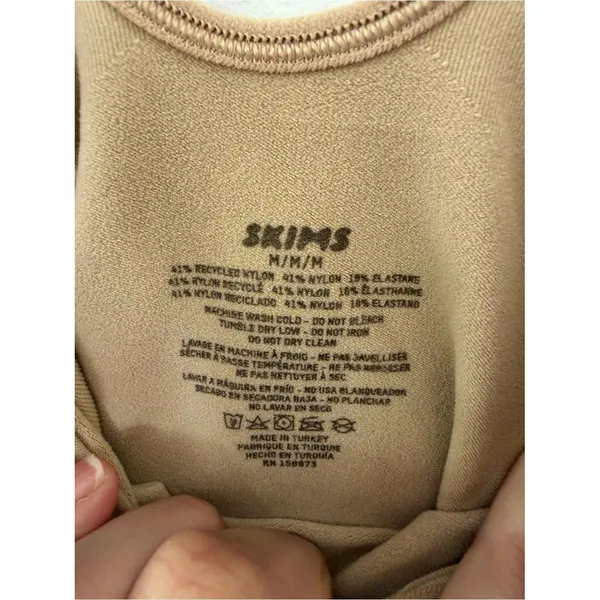 SKIMS clay Sculpting Bodysuit with Adjustable Straps medium - Image 4