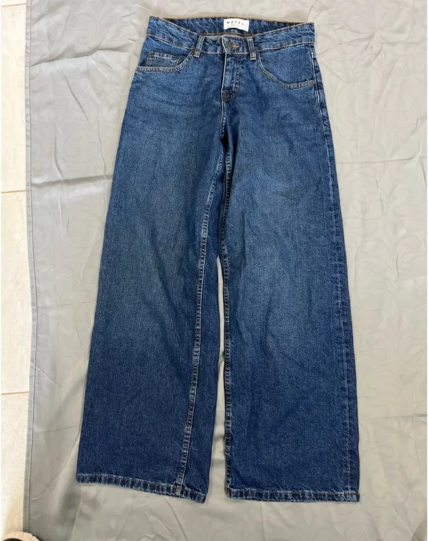 MOTEL denim jeans size 26 parallel leg - Image 4