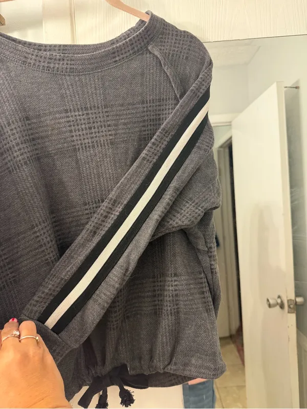 Vintage Havana Gray Plaid Crewneck Sweater with Drawstring - Image 2