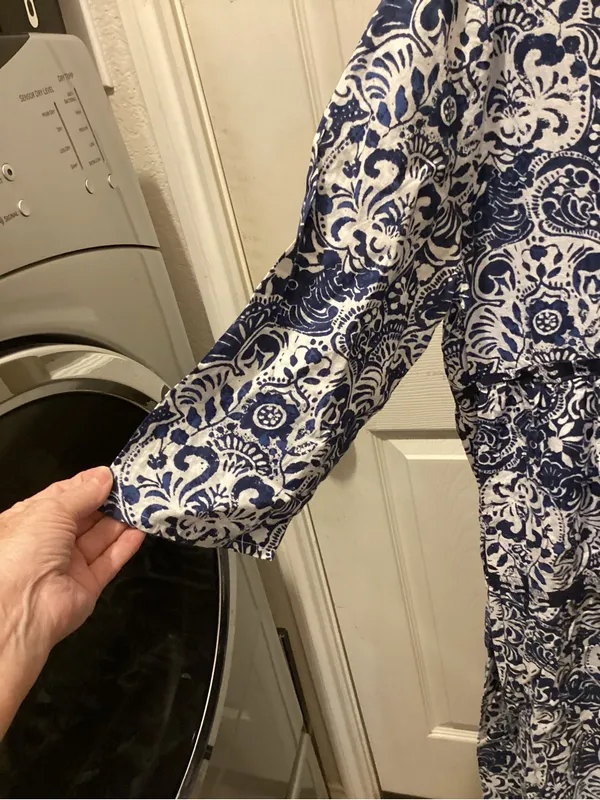 Blue and White Printed Midi Dress with V-Neck - Image 3