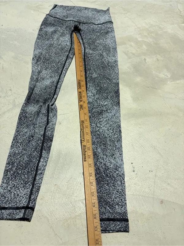 Lululemon gray comfy patterned leggings 6 - Image 2