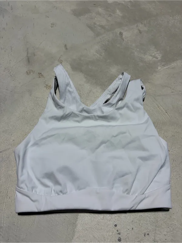 Lululemon high neck y-back train bra medium support c/d cups 4 - Image 3