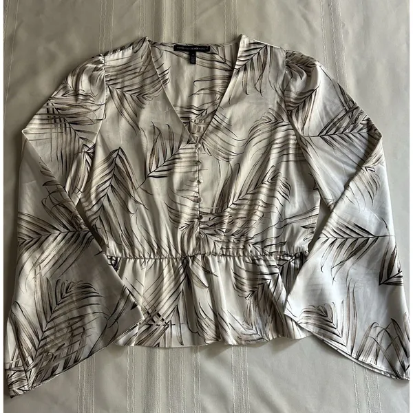 White House | Black Market Satin Feel Peplum Blouse Palm Print Bell Sleeve Boho Coastal Ivory Size M - Image 6