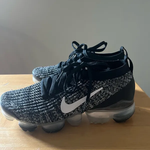 NIKE Vapormax women Sneakers size 6 - Image 2