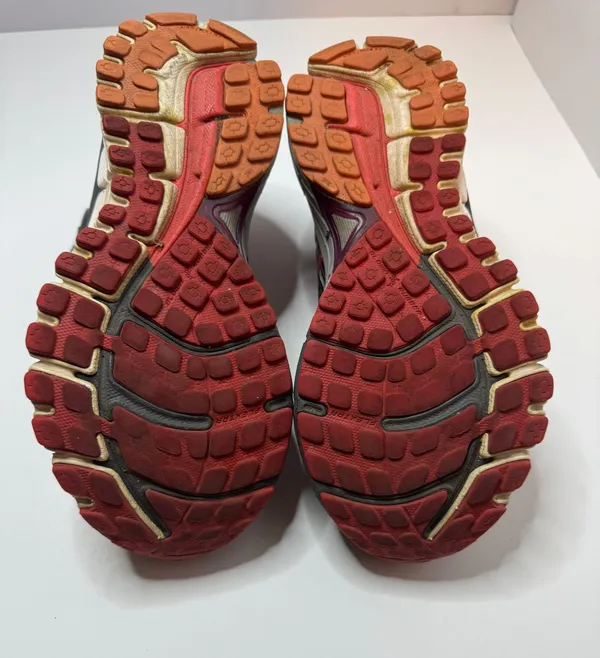 Brooks GTS 17 Size 7 Running Shoes - Image 9