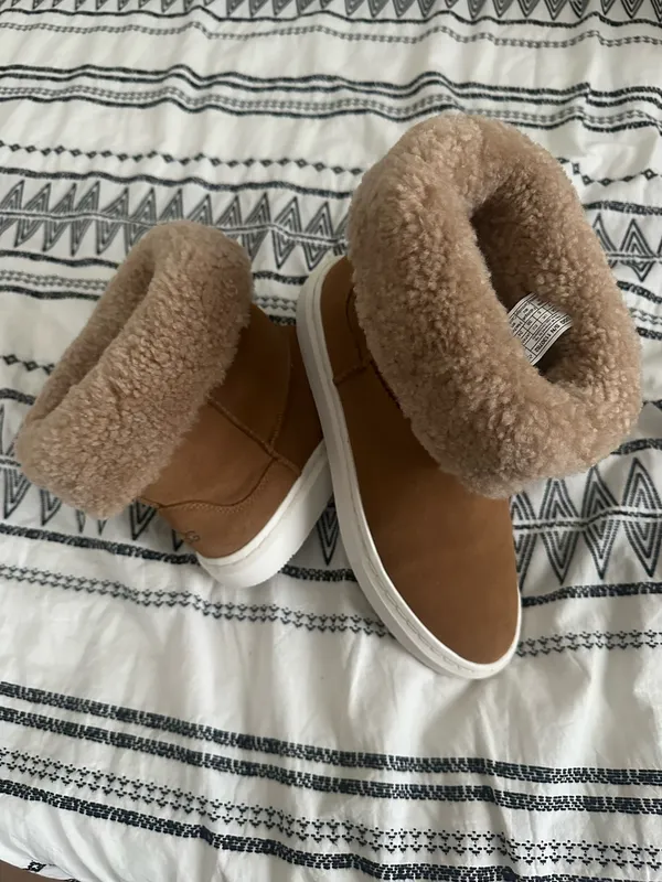 UGG Boots Women’s Classic Short 7 Brown II Chestnut - Image 8