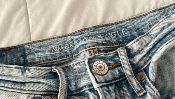 American Eagle highest rise 90s boyfriend jeans - Image 3
