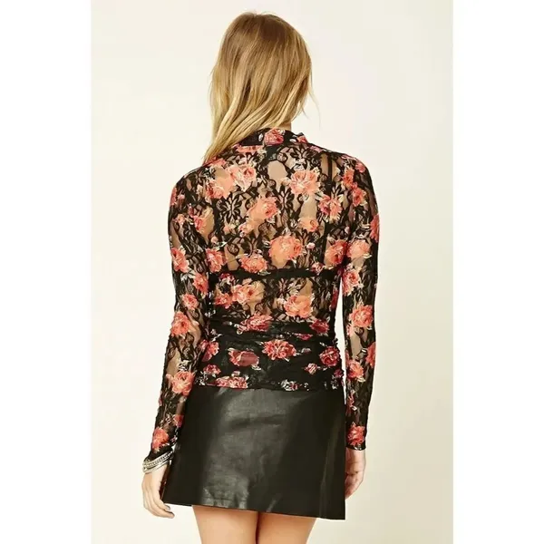 ✨HP✨F21 Contemporary Rose Print Top✨ - Image 4