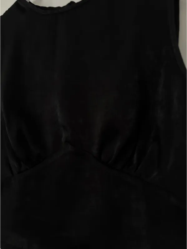 Pretty Little Thing Black Satin Underbust Detail Crop Top - Image 4