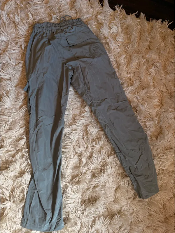 Alo Yoga Greyish Blue Cargo Track Pants - Image 2