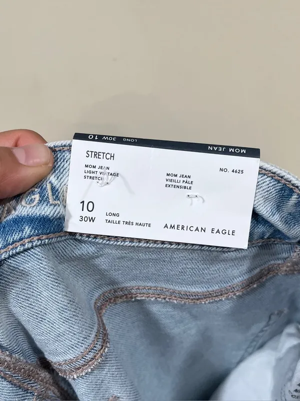 NWT American Eagle Stretch Mom Jean size 10 Long light wash 30W - Image 10