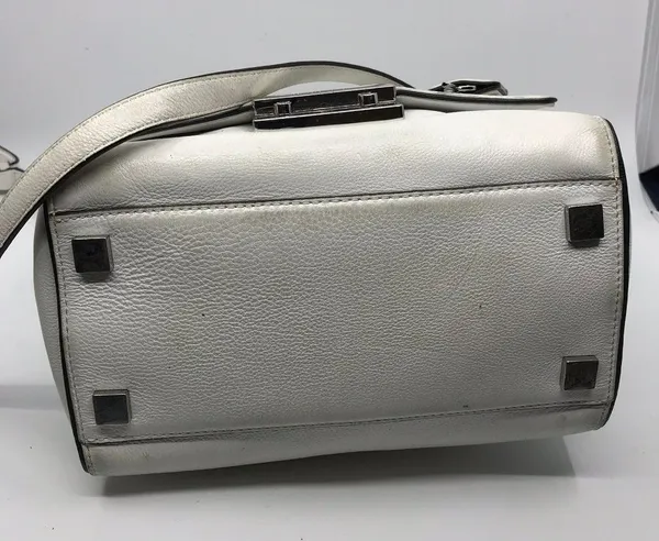 Michael Kors White M Leather Crossbody Bag - Image 2