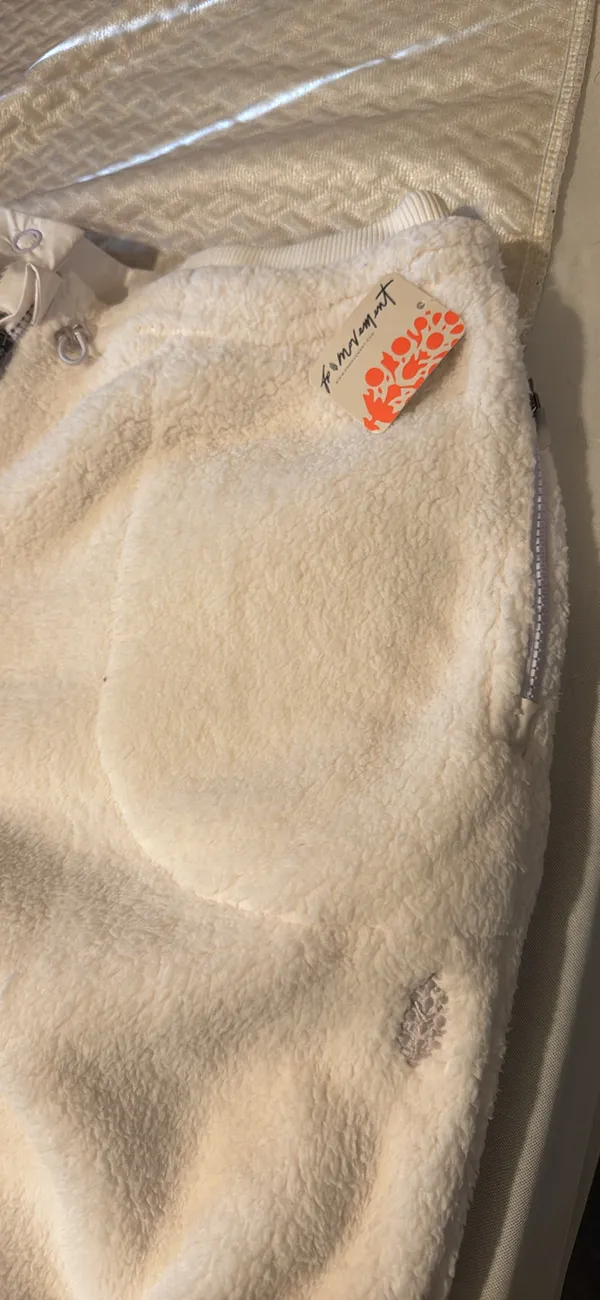Free people fleece sweatpants NWT - Image 3