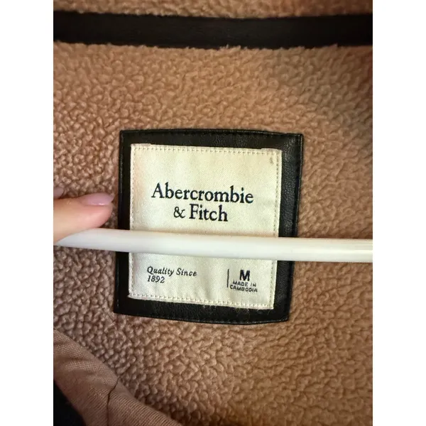 Abercrombie & Fitch Sherpa Fleece Pullover Quilted Faux Leather Snap‎ Neck Tan M - Image 2
