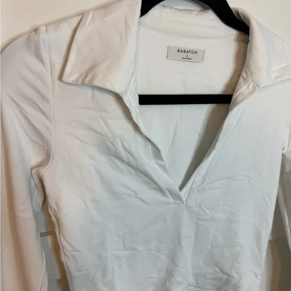 Babaton White Body Contour Cropped Long Sleeve Polo - Image 4